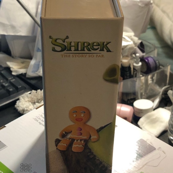 Shrek The Story So Far DVD Box Set - Shrek 1, 2 and 3D with bonus disc - Picture 5 of 16